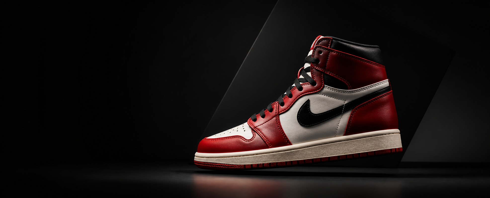 Sneaker rojo, blanco y negro
